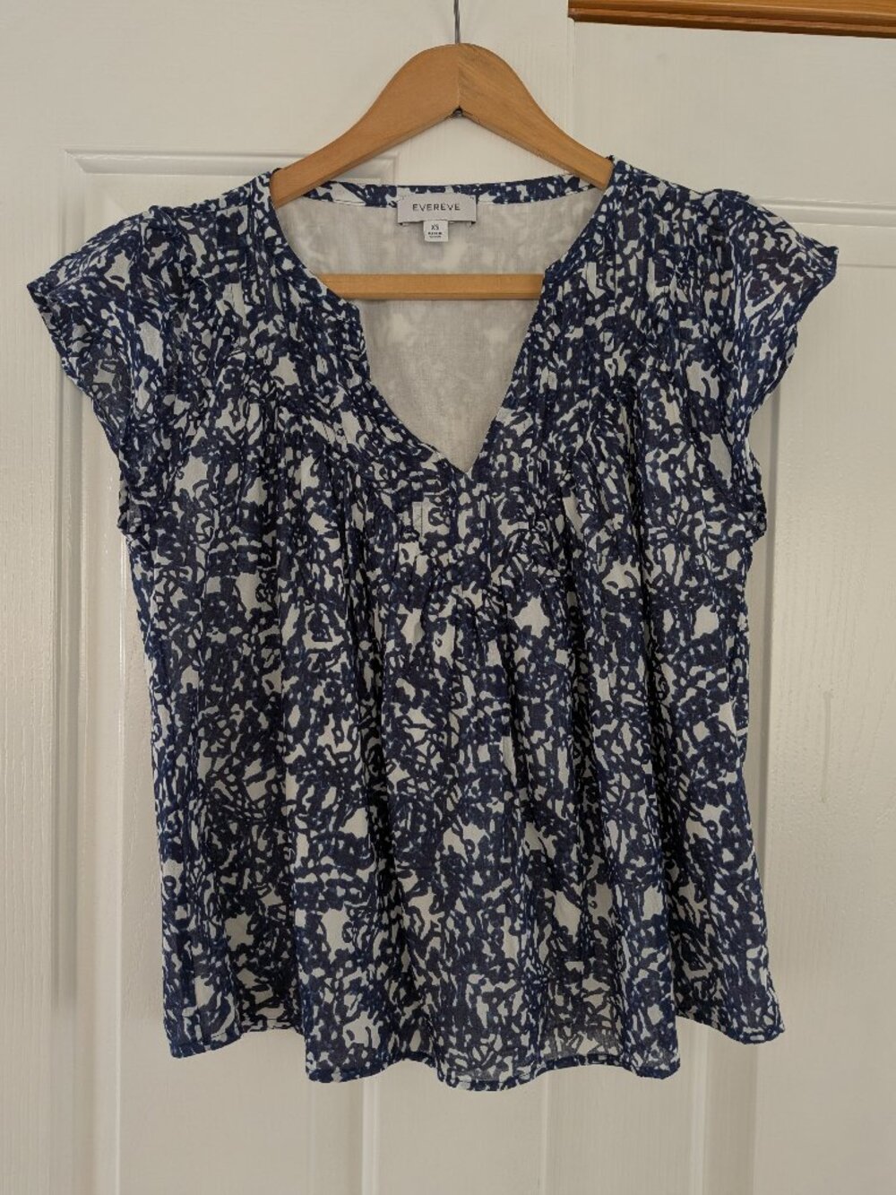 Evereve Women's Blue/White Floral Blouse - Size XS